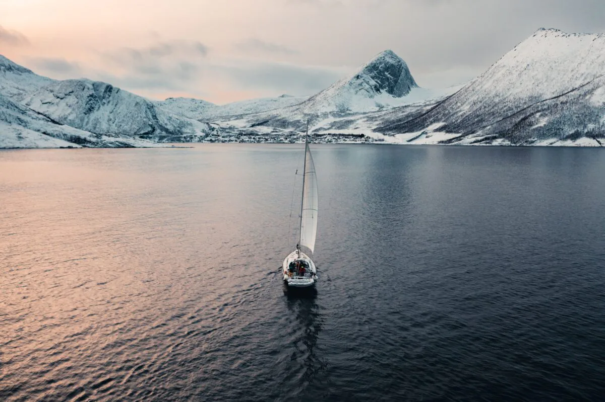 Best of Lofoten Winter: Southbound Sailing Adventure