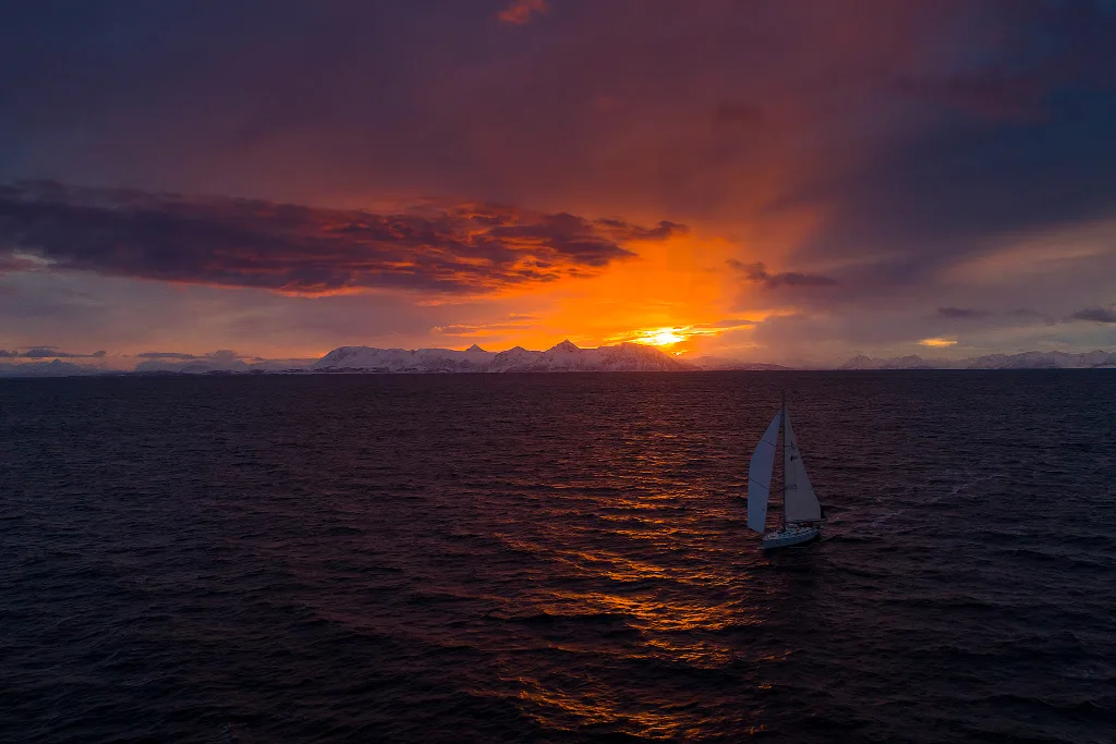 Best of Lofoten Winter: Northbound Sailing Adventure